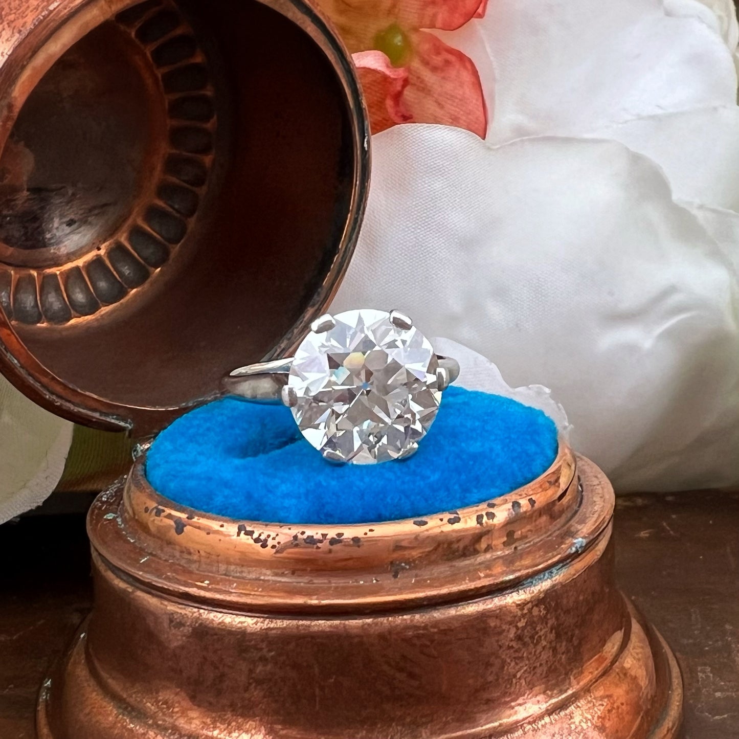 Anello solitario in oro 18k con diamante da 3.90 ct.