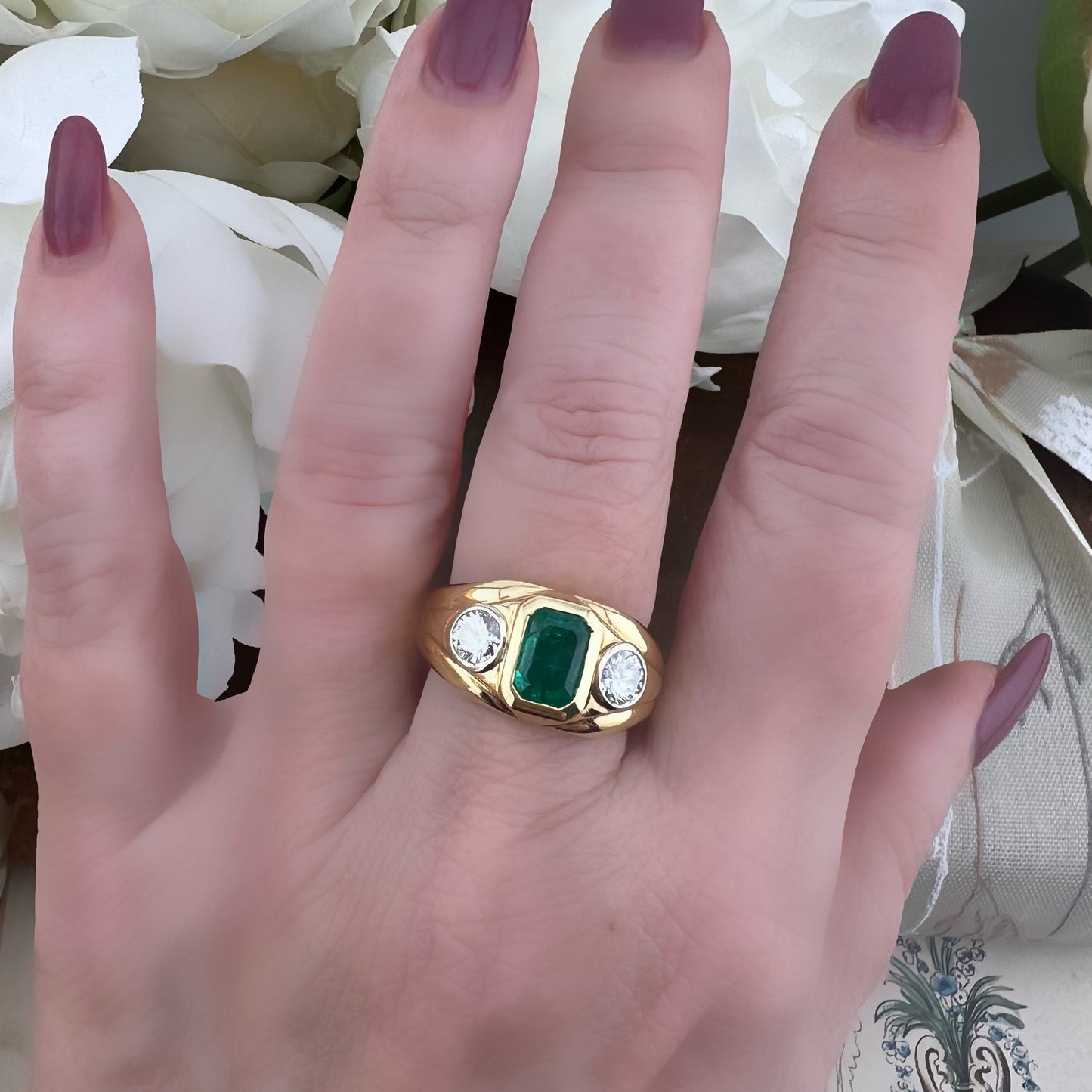 Anello in oro 18 ct con smeraldo colombiano da 1 carato e diamanti per 0.80 ct