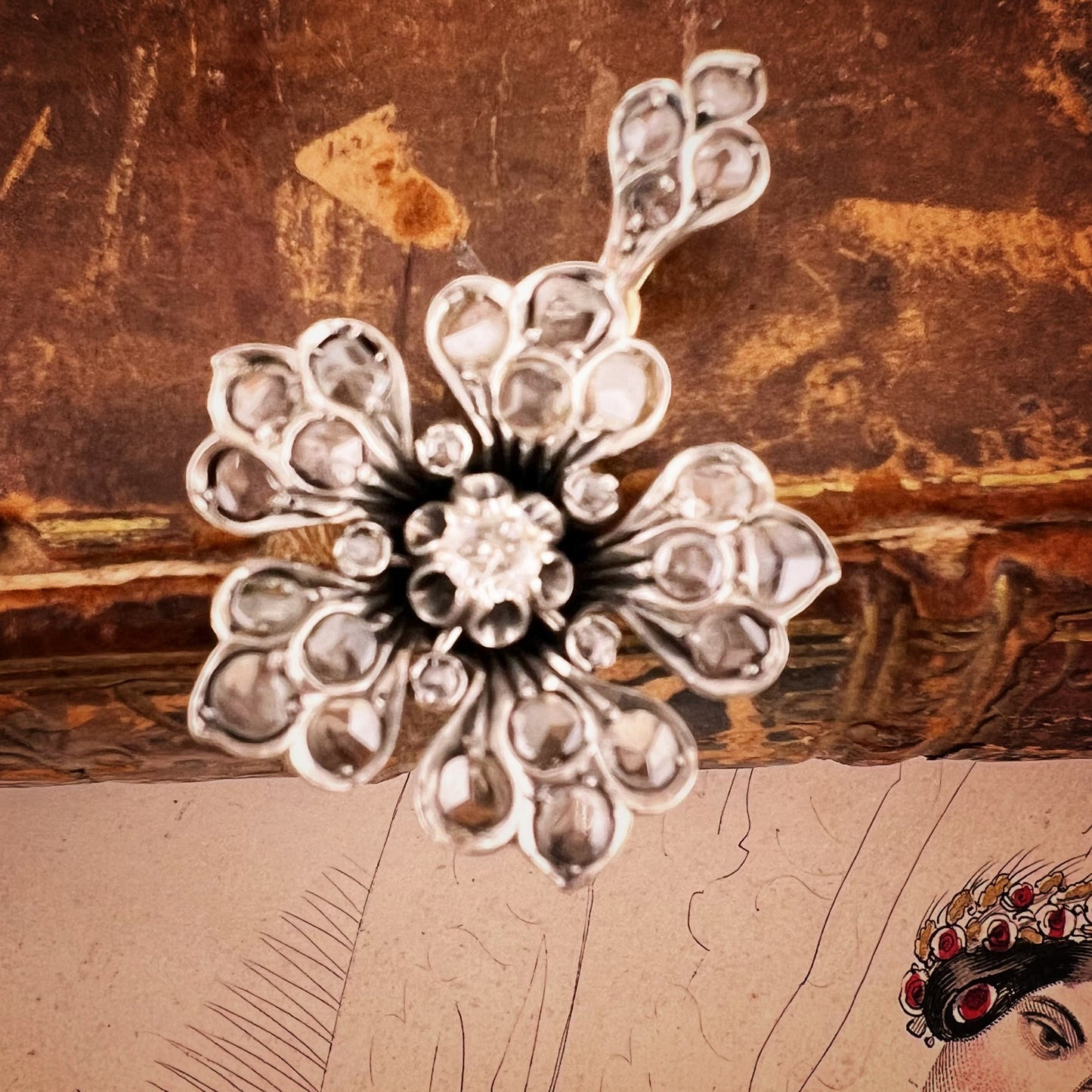 Pendente vintage a fiore in oro 18k con diamanti taglio rosa e brillante