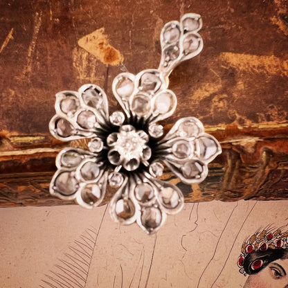 Pendente vintage a fiore in oro 18k con diamanti taglio rosa e brillante