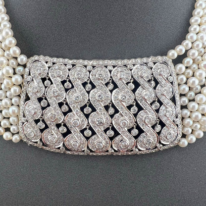 Importante collare con 7.95 ct di diamanti e 780 perle Akoya in oro 18k