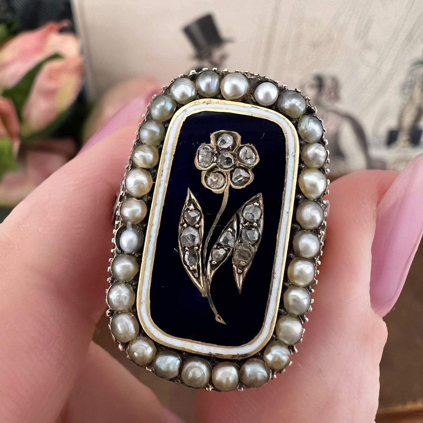 Anello sentimentale “Forget Me Not” con diamanti e perle naturali, Inghilterra 1830-1870