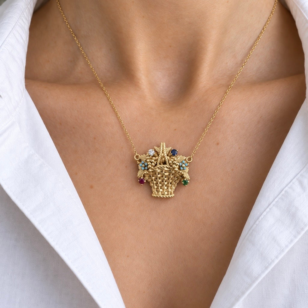 Ciondolo a cestello fiorito in oro 18 k con pietre preziose – Italia, 1948-1968