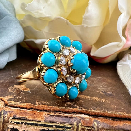 Grande anello a grappolo “Cluster” vittoriano con turchesi cabochon e diamanti “a notte”