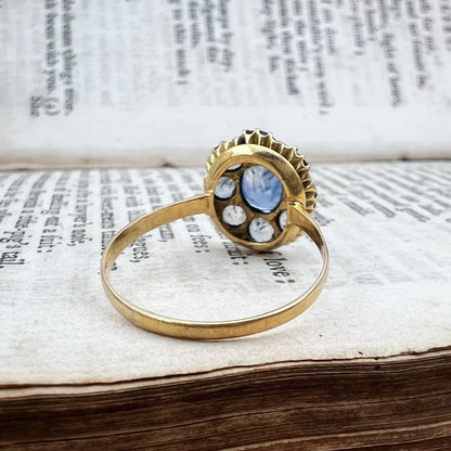 Anello vittoriano a margherita con zaffiro e acquamarine in oro 18k