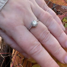 Carica l&#39;immagine nel visualizzatore di Gallery, Anello solitario diamante anni ‘30 in oro bianco 18 carati
