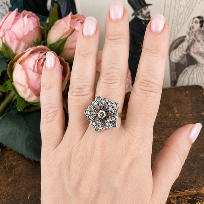 Anello vintage a grande fiore in oro 18k con diamanti taglio rosa e brillante