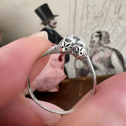 Anello solitario anni 1920/30 in oro bianco 18 kt con diamante Old European Cut da 0,50 ct