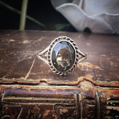 Anello vintage in oro giallo con quarzo fumé