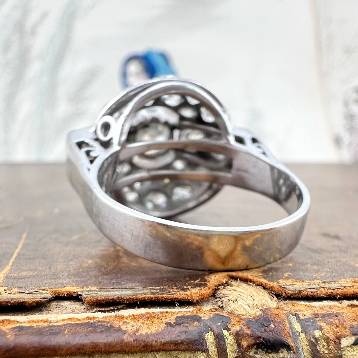 Anello a cupola Art Déco in platino con oltre 4 carati di diamanti – 1920-1940