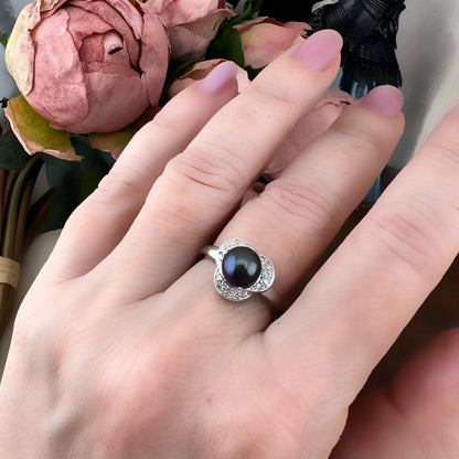 Anello vintage inglese in oro bianco 9k con perla di Tahiti e diamanti
