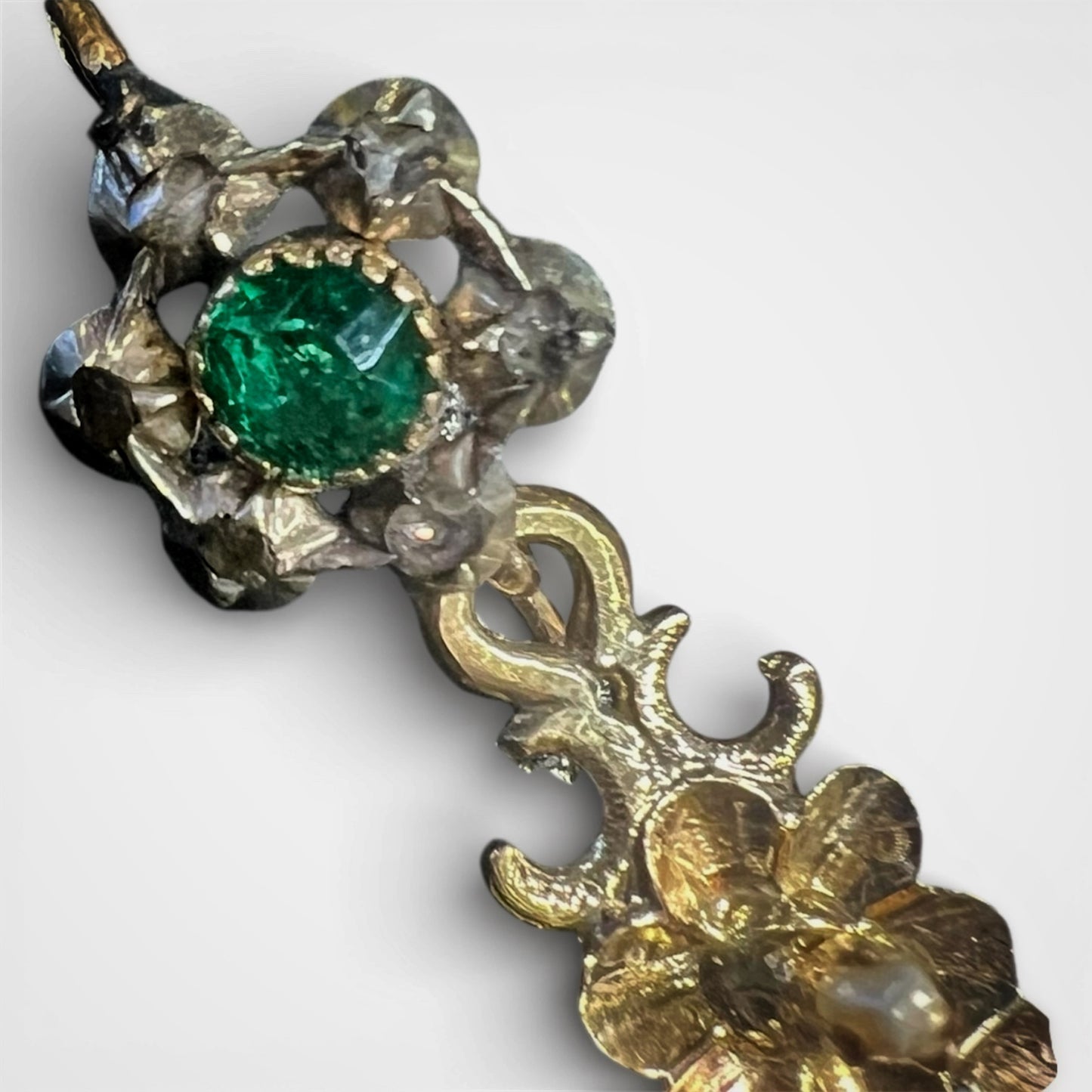 Orecchini in oro, diamanti, perline e paste vitree 1790-1830