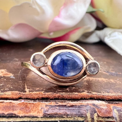 Anello oro 12k zaffiro e diamanti. Italia c. 1920