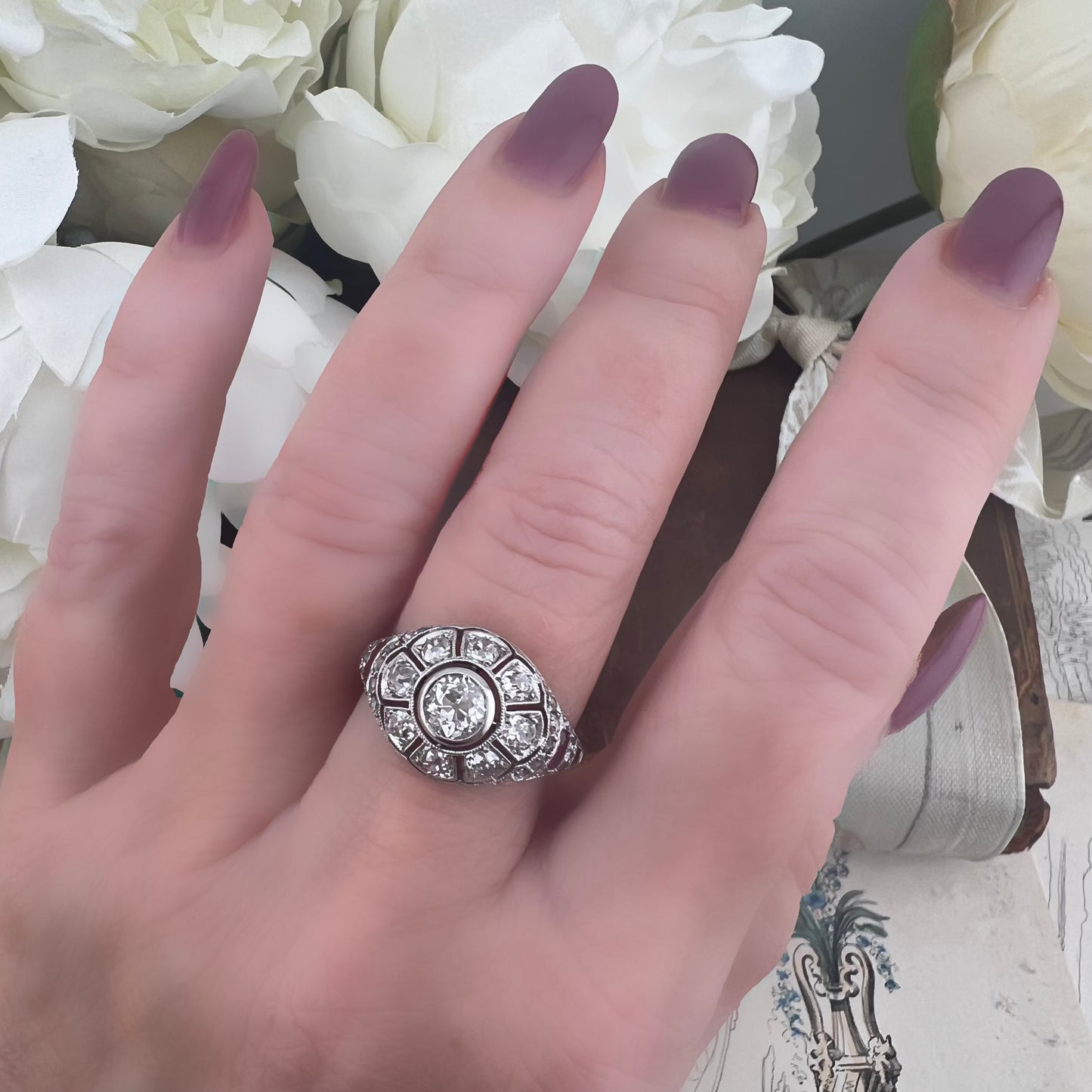 Anello anni ‘20-‘30 in platino con diamanti old mine ct 1.60 totali e rubini