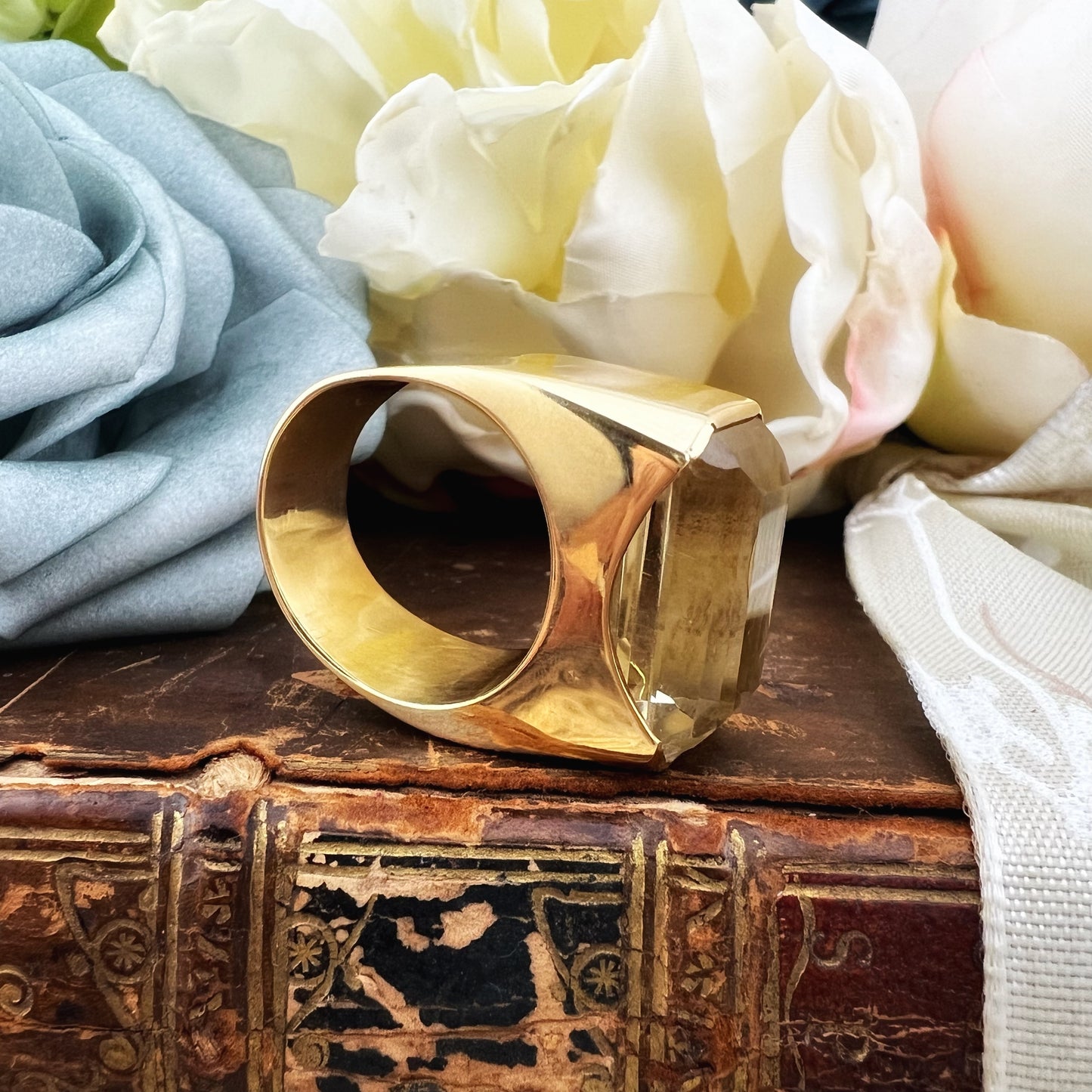 Anello Cocktail anni ’70 in oro 14k con grande citrino taglio smeraldo