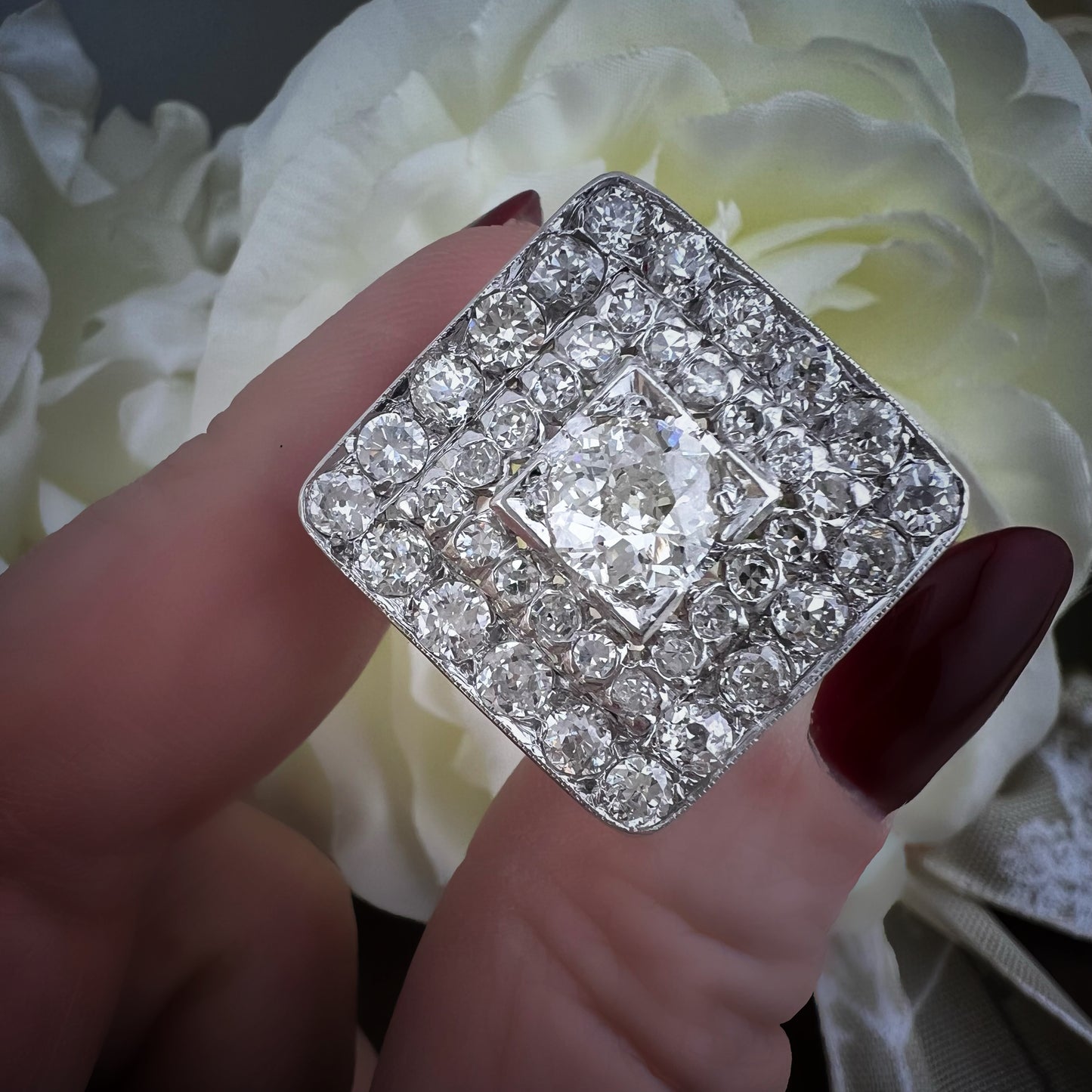 Anello importante Art Déco a gradini con diamanti old mine per circa 4 ct