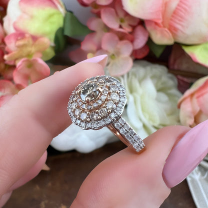 Anello vintage in oro 9k e diamanti bianchi e brown.