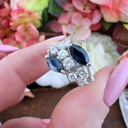 Anello vintage in oro bianco 18k con zaffiri marquise e diamanti