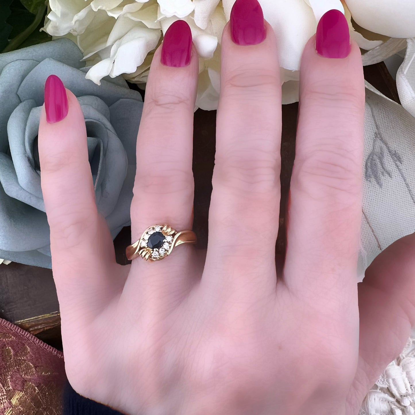 Anello con zaffiro e diamanti in oro giallo 14 ct