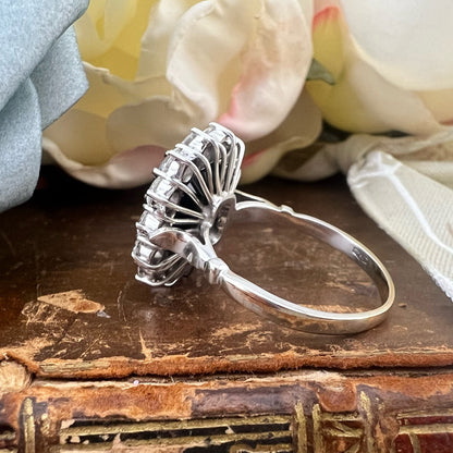 Anello vintage in oro 18K a margherita con zaffiro australiano da 7 ct e diamanti per 1.40 ct