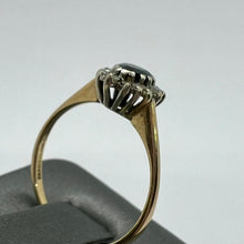 Carica l&#39;immagine nel visualizzatore di Gallery, Anello in oro a goccia di zaffiro contornato da diamanti
