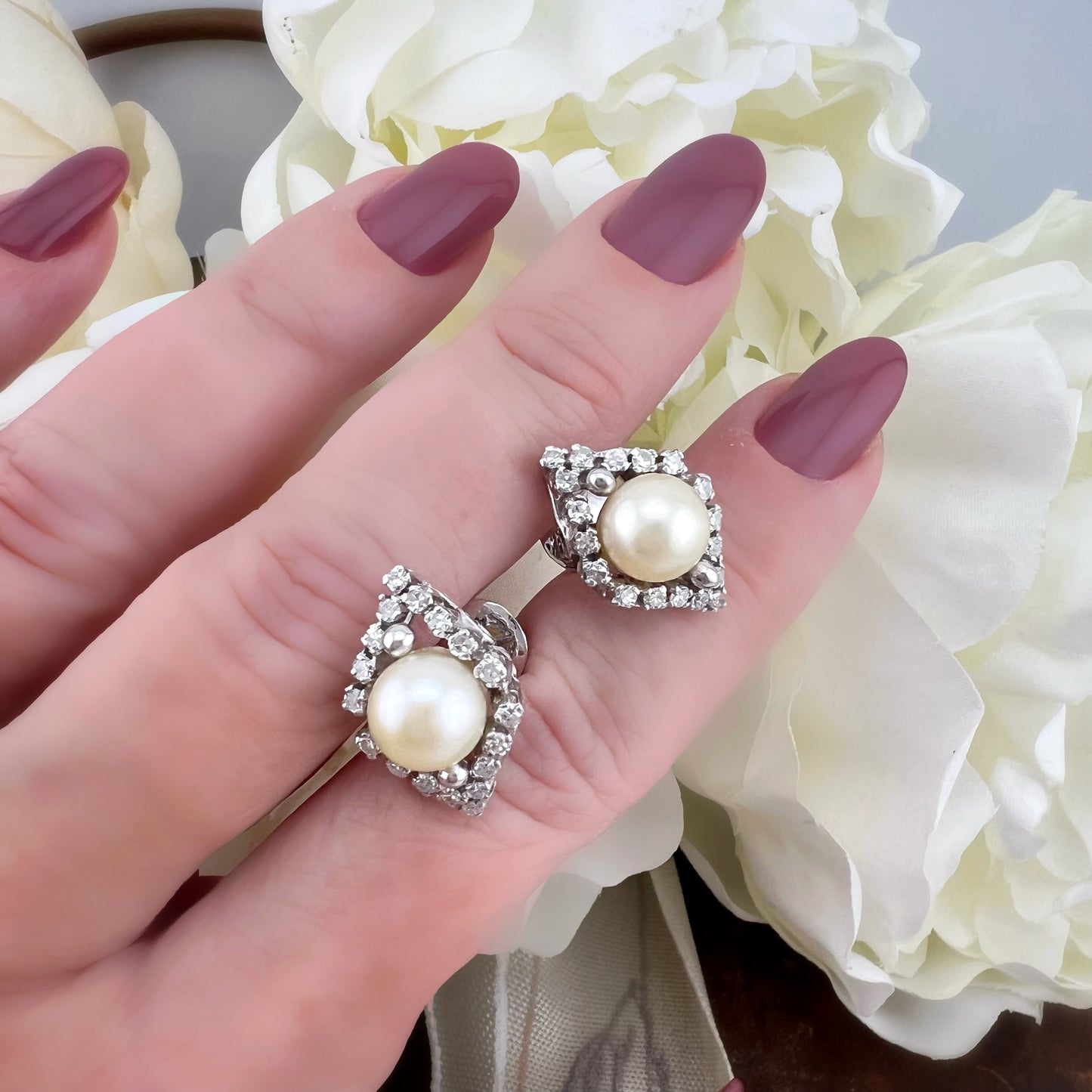 Orecchini in oro bianco 18 ct con perle e diamanti