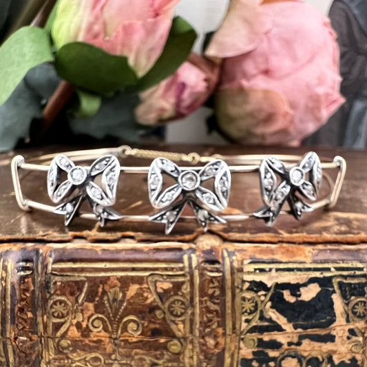 Bracciale vintage in oro 18k con fiocchi di diamanti