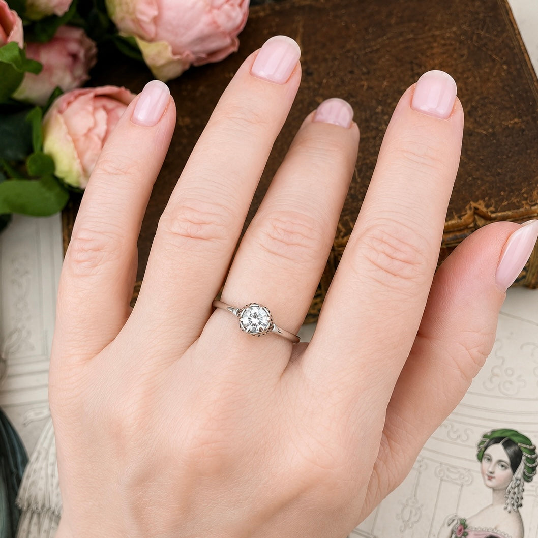 Anello solitario anni 1920/30 in oro bianco 18 kt con diamante Old European Cut da 0,50 ct