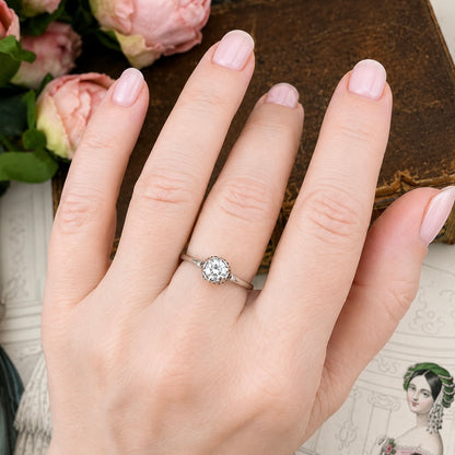 Anello solitario anni 1920/30 in oro bianco 18 kt con diamante Old European Cut da 0,50 ct