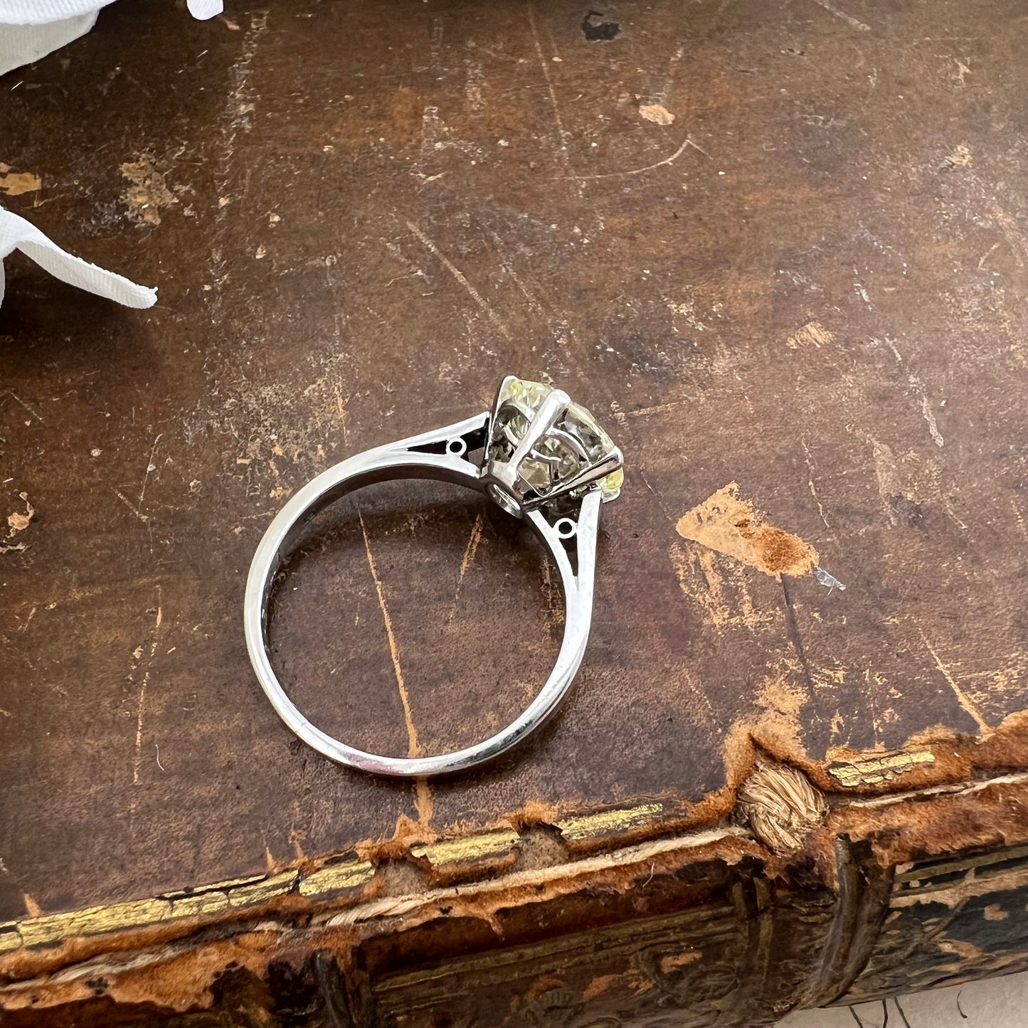 Anello Solitario in Platino con Diamante Naturale 2.30 ct– Italia, 1941 - certificazione IGI HRD