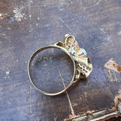 Anello a fiocco pre 1934 in oro 18k e diamante Old Mine