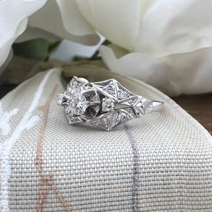 Anello Art Déco in Platino e Diamanti (ca. 1920)