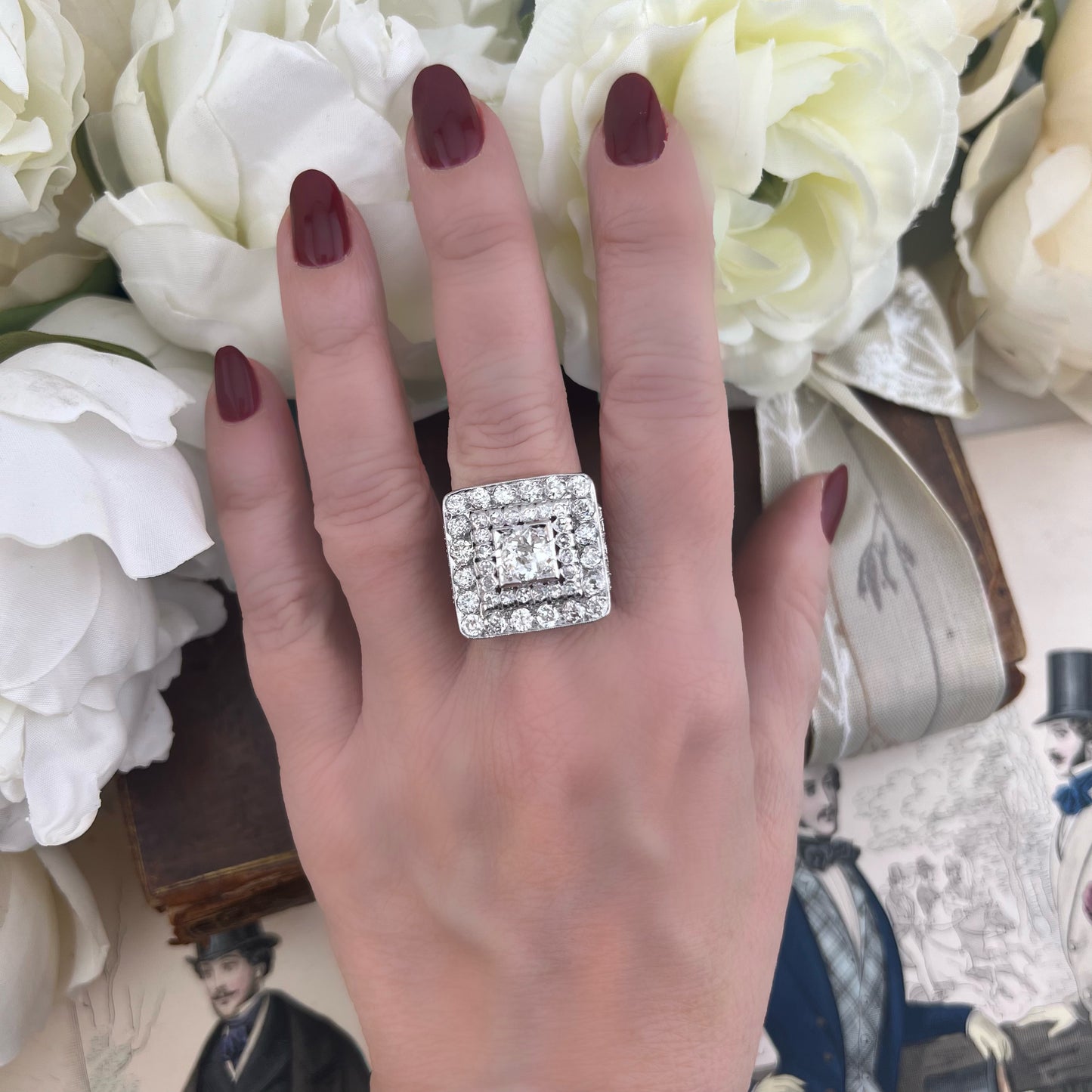 Anello importante Art Déco a gradini con diamanti old mine per circa 4 ct