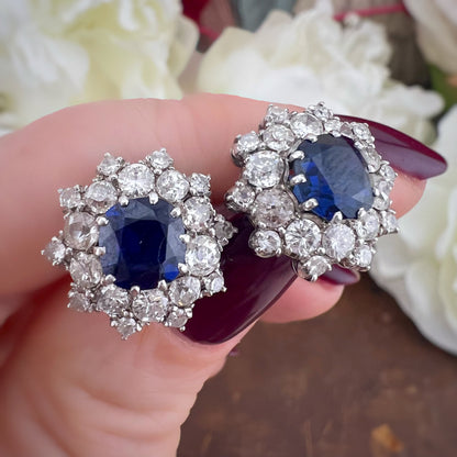 Importanti orecchini a corolla stellata con zaffiri e diamanti old mine cut in oro 18k