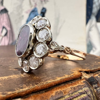 Grande anello a margherita con rubino da 3 ct e diamanti per 2 ct in oro 18k – Italia, anni ’60