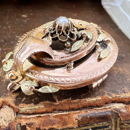 Pendente/spilla borbonico in oro giallo e rosa 18k con perlina centrale – Italia preunitaria, metà XIX secolo