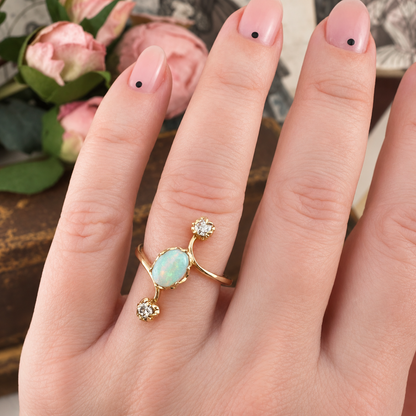 Anello ramo fiorito con opale d’archivio e diamanti antichi – creazione in oro 18 kt - pezzo unico