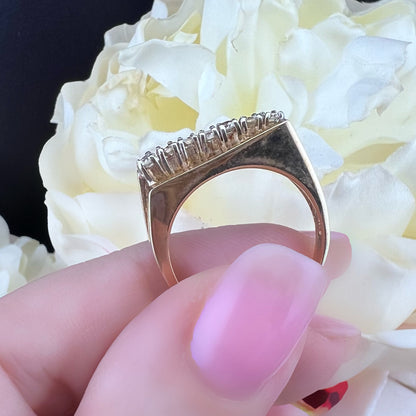 Anello vintage inglese con diamanti – modello a ponte obliquo (Sheffield, 1980)