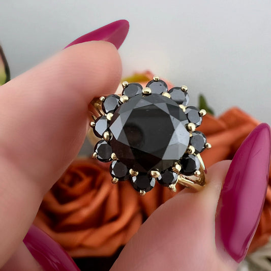 Anello a grande margherita vintage in oro giallo 18 kt e diamanti neri per 2.95 carati