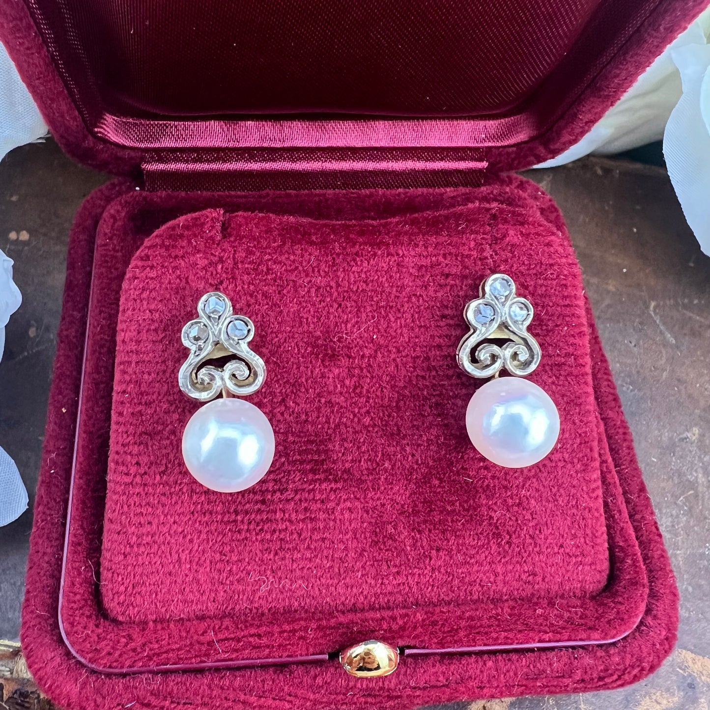 Orecchini con perle e diamanti a rosetta in oro 18 ct