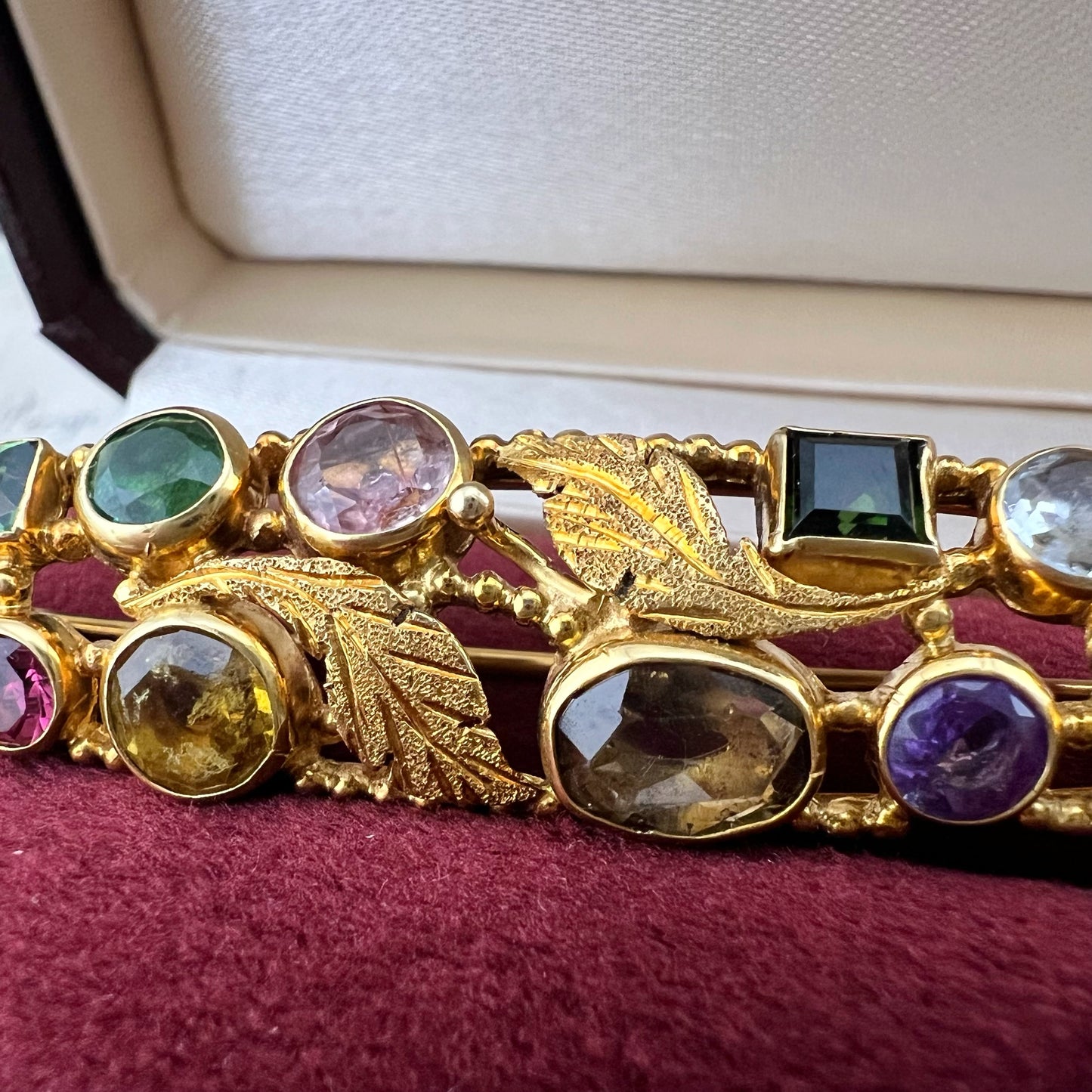 Spilla vintage fiorentina in oro 18 carati con gemme policrome