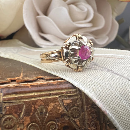 Anello in oro bianco e giallo anni ‘40 con rubino