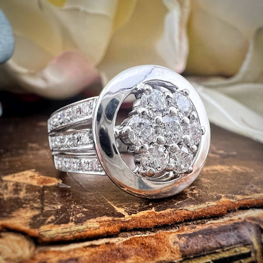 Anello vintage a margherita in oro bianco 18 kt e diamanti