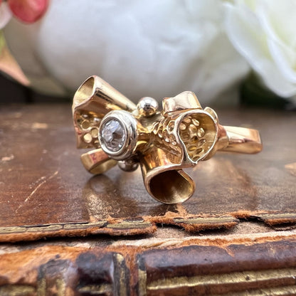 Anello a fiocco pre 1934 in oro 18k e diamante Old Mine