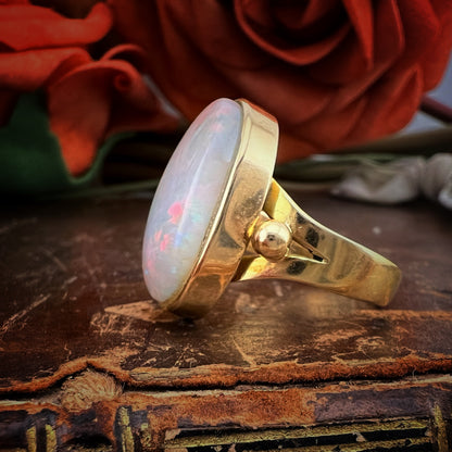 Anello vintage con Opale Australiano da 6 ct in Oro Giallo 18 Carati
