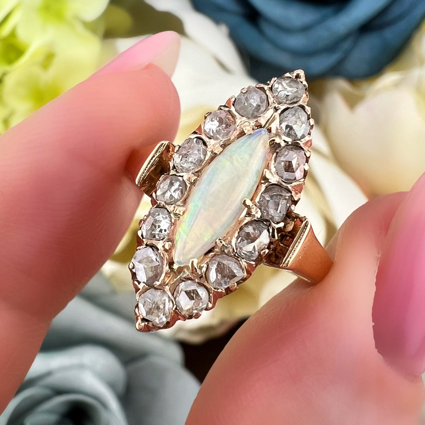 Anello Figaro oro 18k con Opale Australiano e Diamanti – Primi ‘900