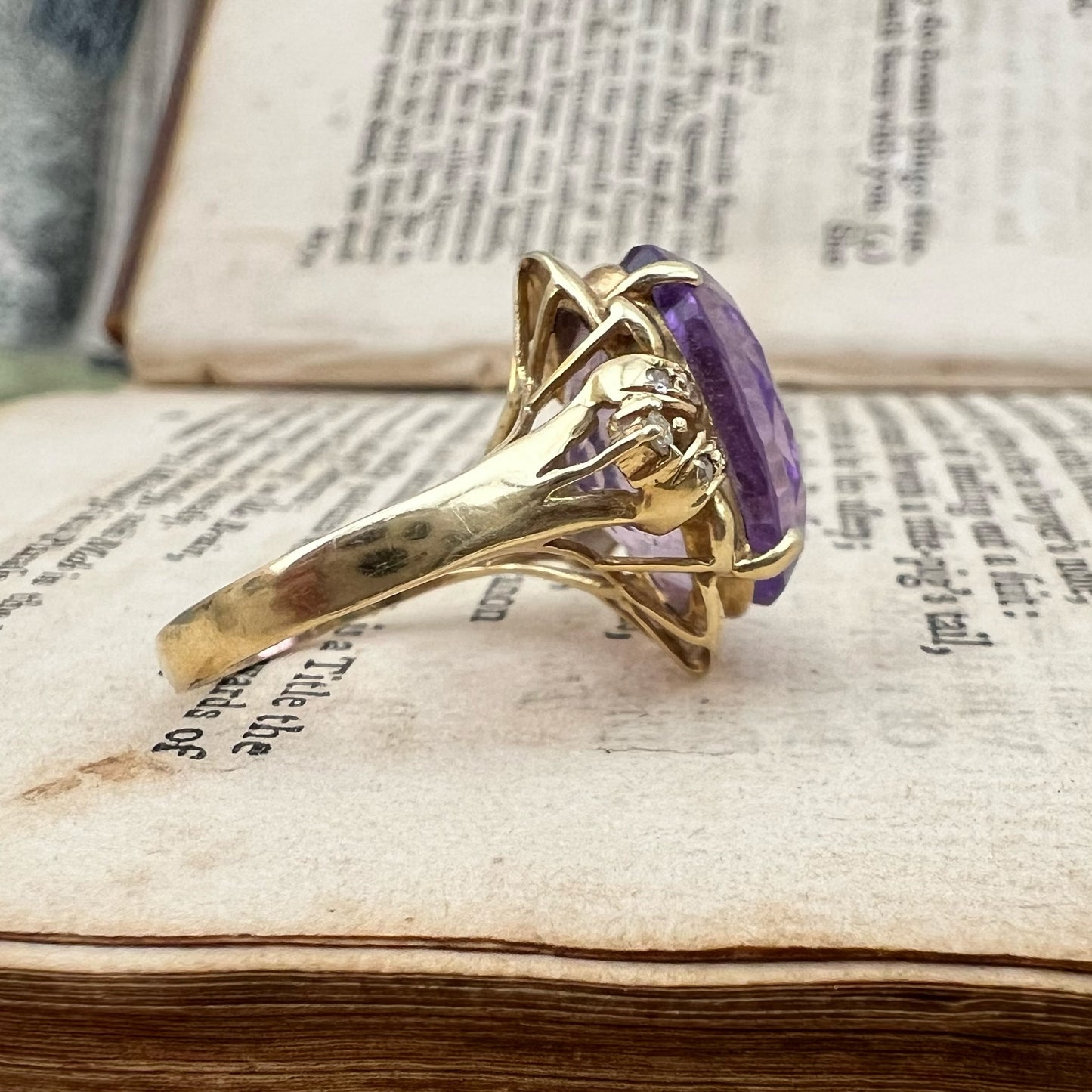Anello vintage in oro 14k con ametista e diamanti