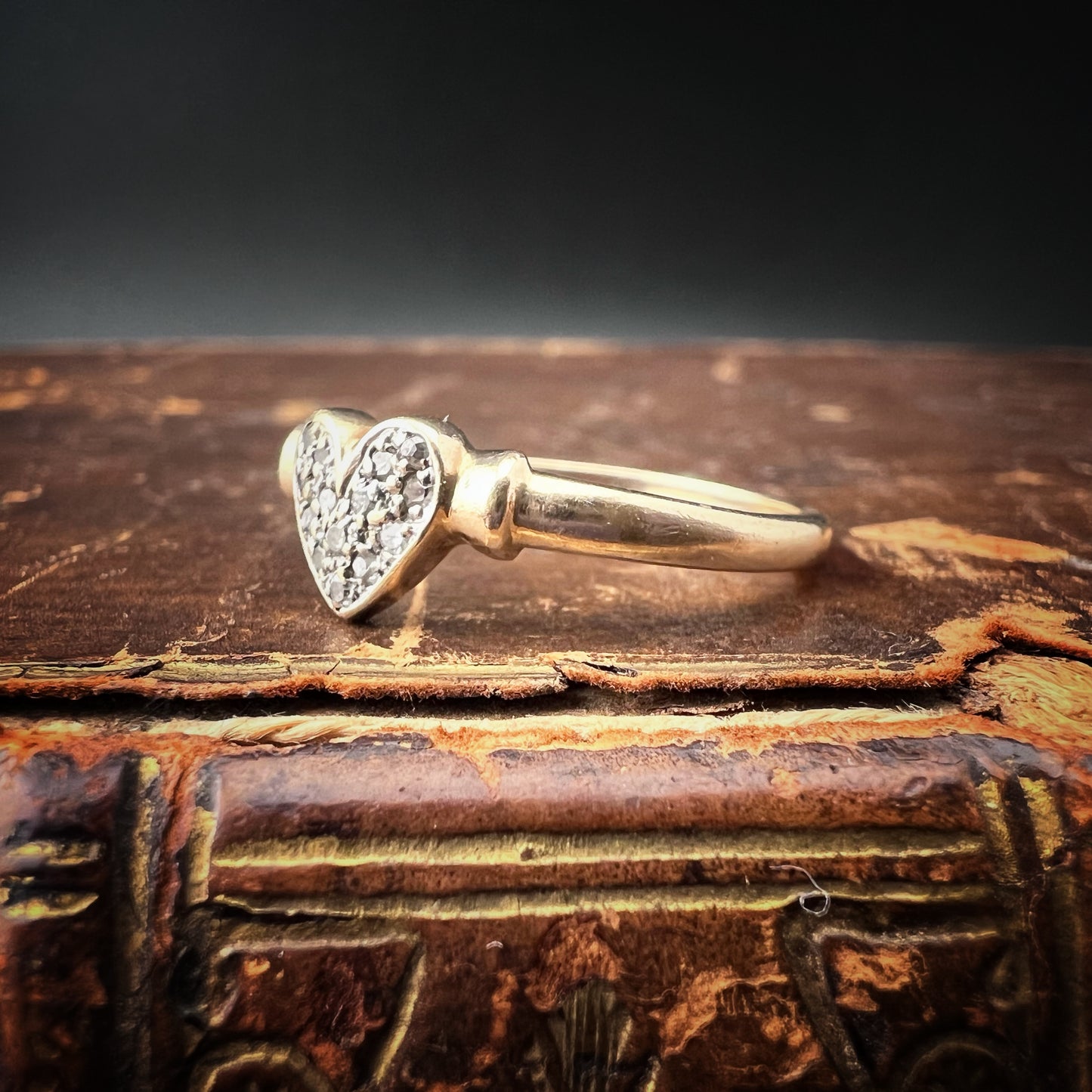 Anello vintage a cuore in oro 9 ct e diamanti