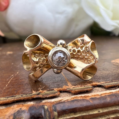 Anello a fiocco pre 1934 in oro 18k e diamante Old Mine