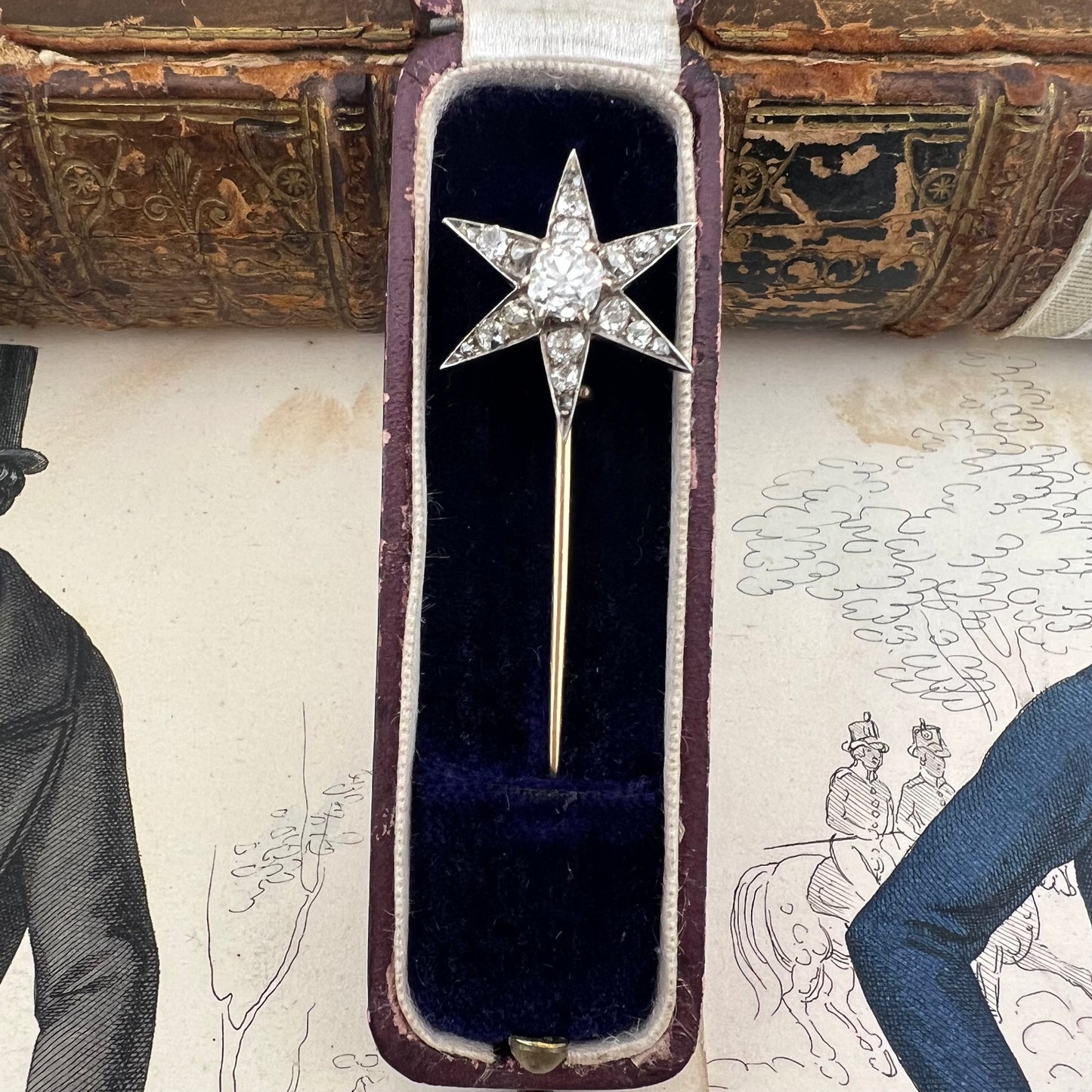 Spillone con stella, diamante Old Mine e diamanti a rosetta per totali 3 carati - XIX secolo